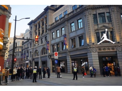 漫步上海南京路步行街的打卡指南是什么？